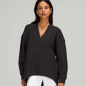 Lululemon rippled v neck oversized black sweater 8